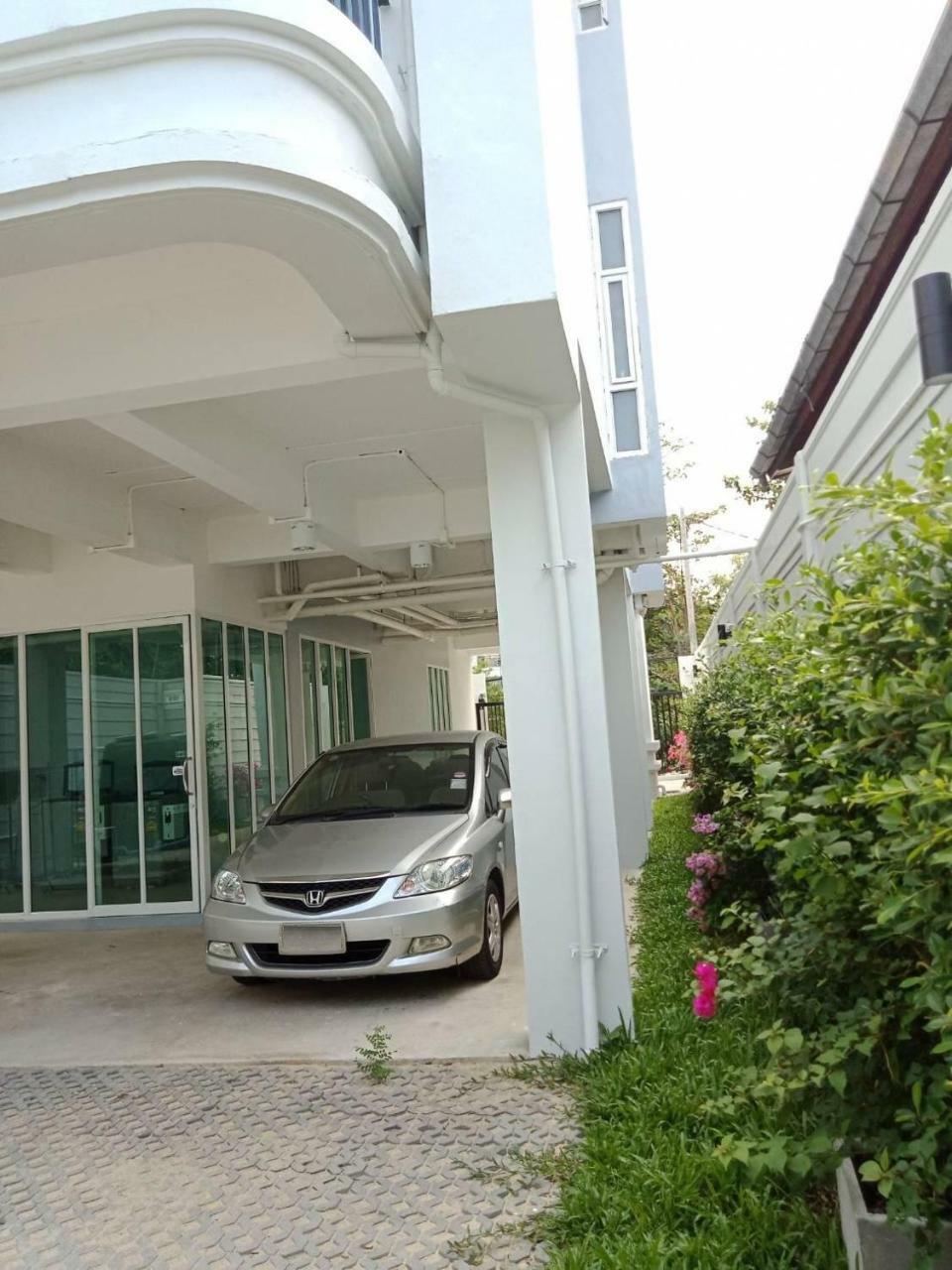 Teak Villa Bangkok Ngoại thất bức ảnh